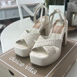 DOLCE VITA WESSI PEARL SANDAL IN VANILLA PEARLS